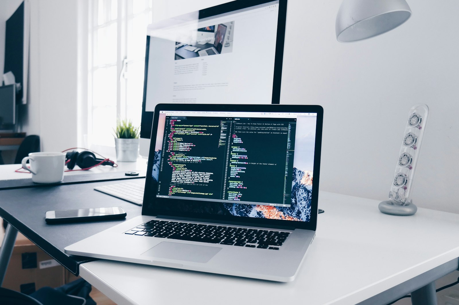 Elementor, Block Themes, or Classic Themes: What Should You Choose? - Free image via Unsplash